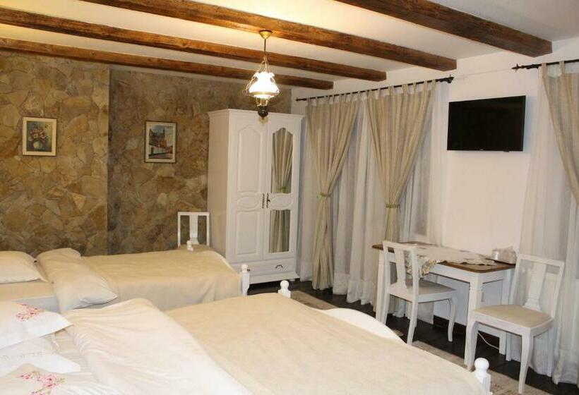 اتاق استاندارد سه نفره, Casa Verde