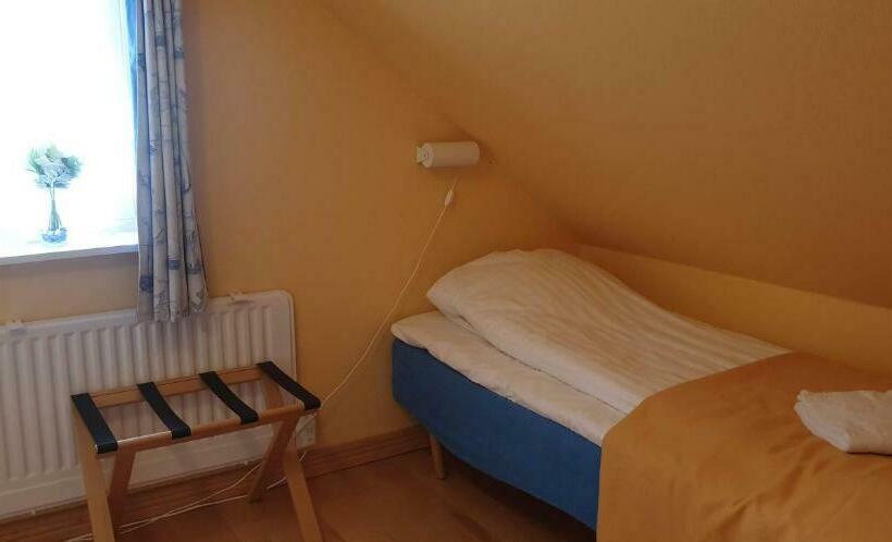 Quarto Economy, Skutskepparn Kuststation