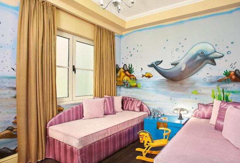 家庭间, Grecotel Pallas Athena