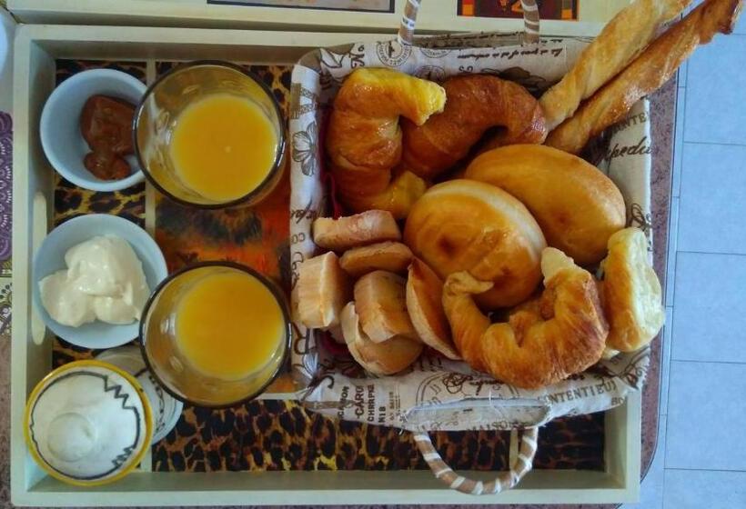 اتاق استاندارد با سرویس بهداشتی مشترک, Ruca Kiñe Hostel