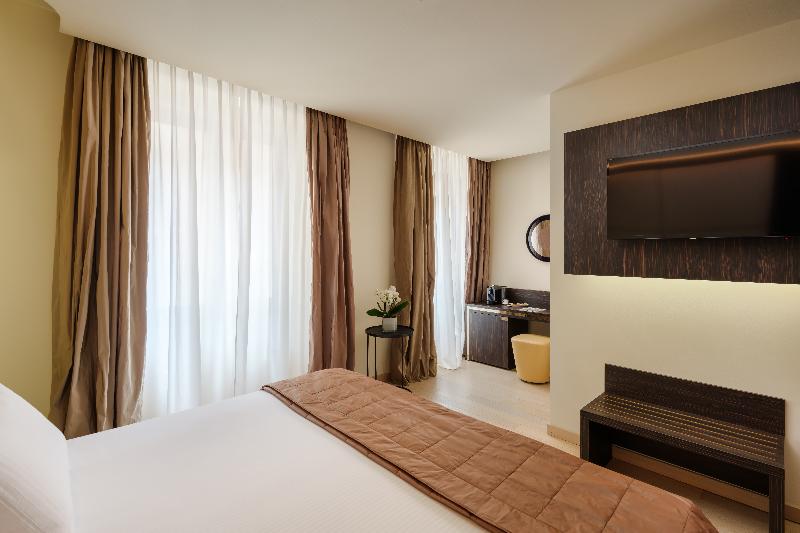 Трехместный Номер Deluxe, Elysee Hyde Park