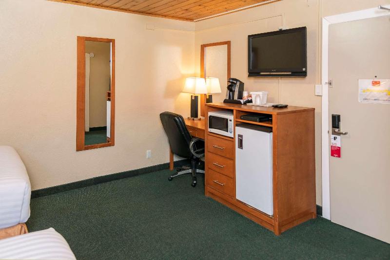 Номер Стандарт, Econo Lodge Inn & Suites