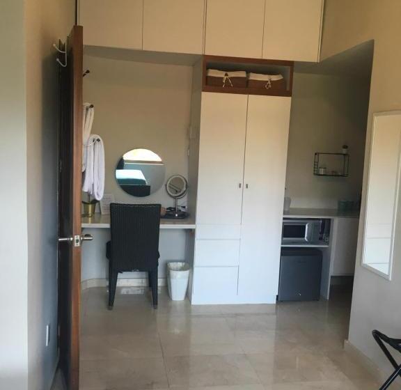 Economy Kamer, Los Tules