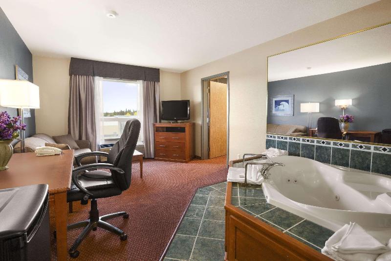キングサイズベッドのスイートルーム, Super 8 By Wyndham Whitecourt
