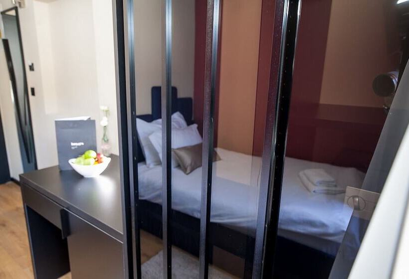 اتاق استاندارد یک نفره, Boutique Hotel Bura 45n