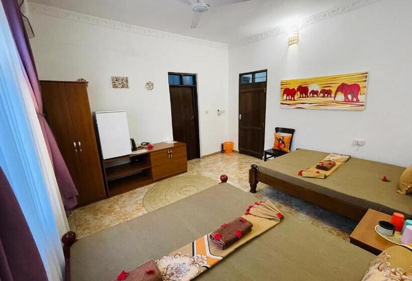 Семейный Номер, Max Hotel Nungwi