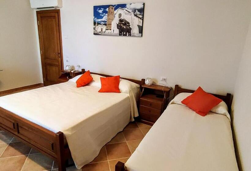 Quarto Triplo Estandar com Sacada, Agriturismo La Vite Maritata