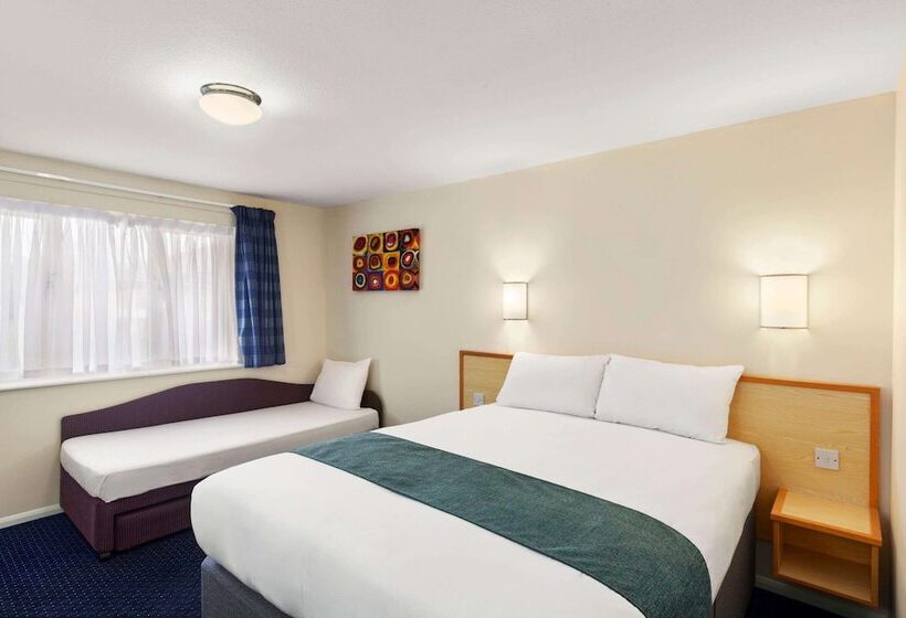 Номер Стандарт Двуспальная Кровать, Days Inn Sutton Scotney South