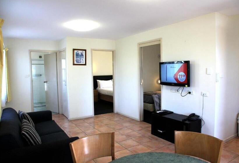 Апартаменты 2 Спальни, Travellers Motor Village