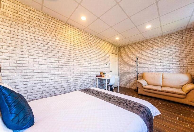 اتاق استاندارد با سرویس بهداشتی مشترک, Suao Backpackers