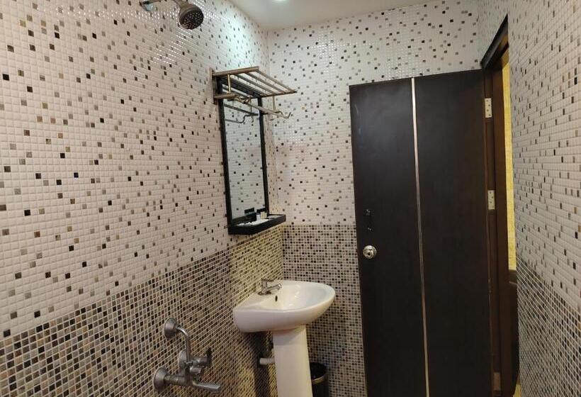 Superior Room, Sampath