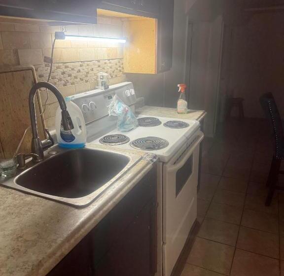 Номер Стандарт, Hollywood Rentals Llc