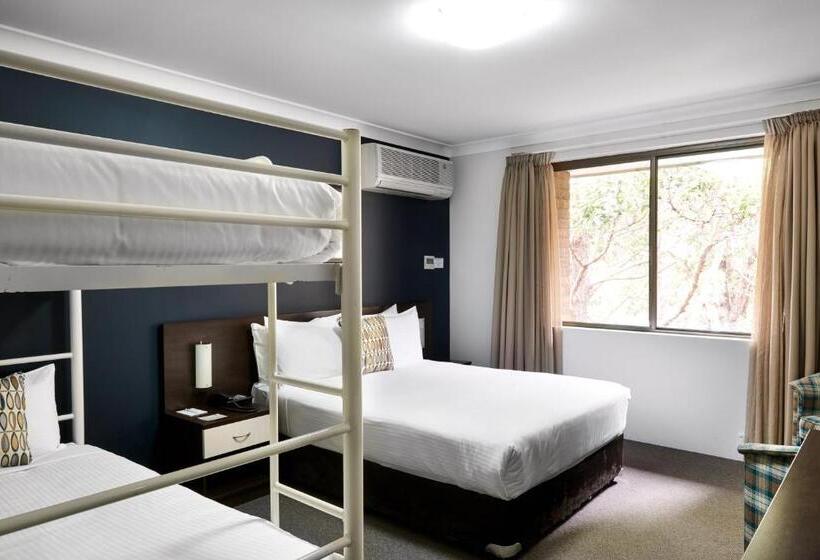Четырехместный Номер Стандарт, 175 Hotel Westmead