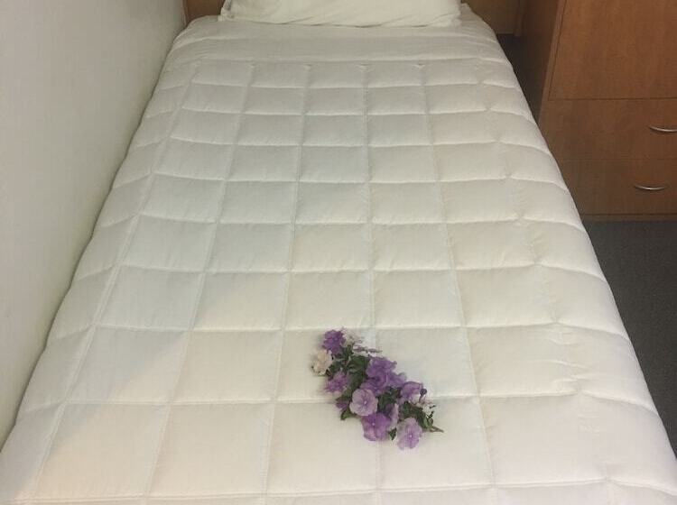 Семейный Номер, Bridge View Motel