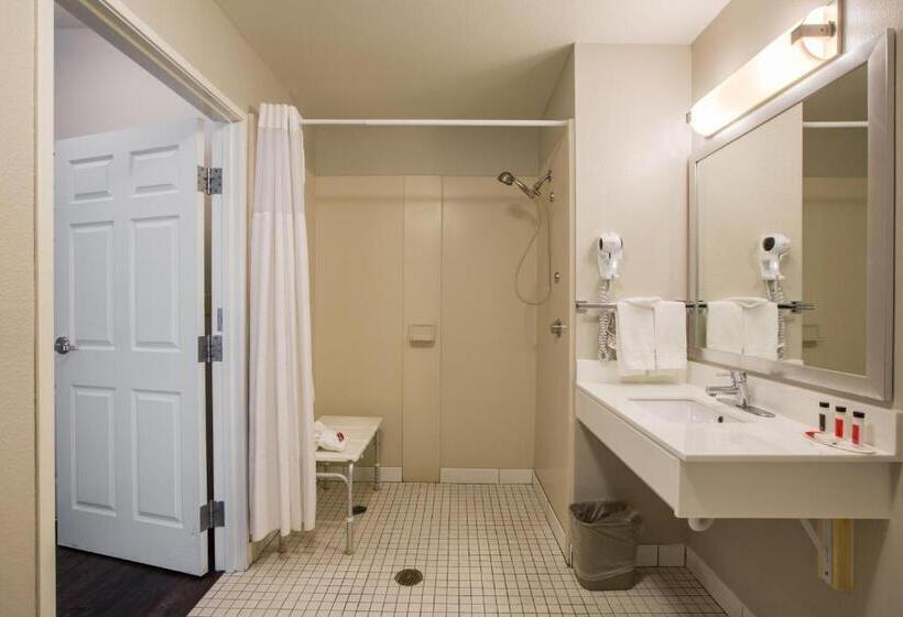 장애인을 위한 킹사이즈 침대 스탠다드 룸, Baymont By Wyndham Albuquerque Airport