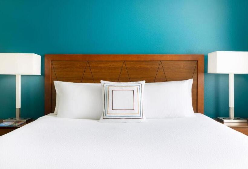 Люкс 2 Спальни, Residence Inn Des Moines West At Jordan Creek Town Center