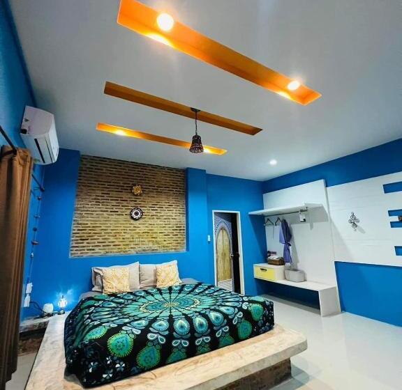带大床的豪华间, The Sun Resort Ratchaburi