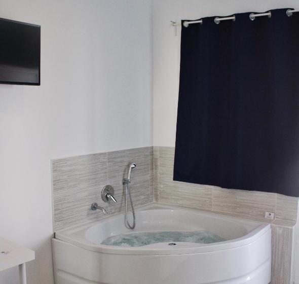 Номер Стандарт с Гидромассажем, Borgo Marino Suite B&b