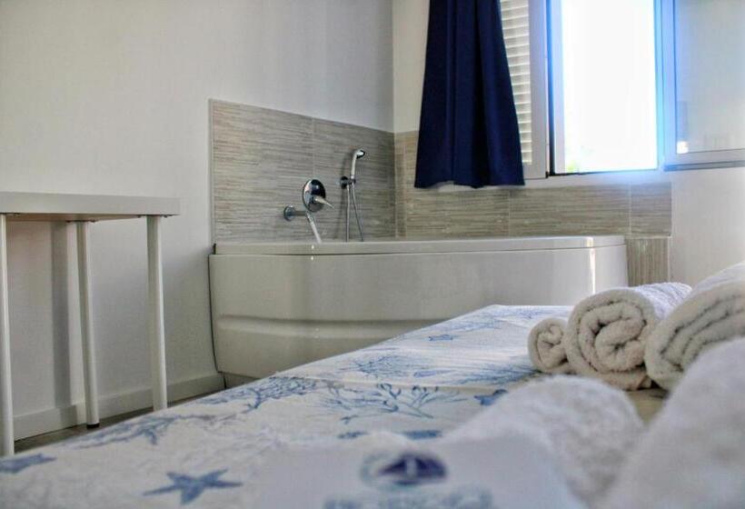 バスタブ付きスタンダードルーム, Borgo Marino Suite B&b