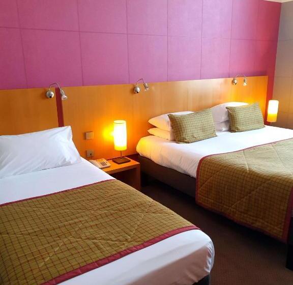 Номер Стандарт Трехместный, Best Western Adagio Saumur