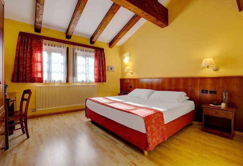 Четырехместный Номер Стандарт, Ih Hotels Courmayeur Mont Blanc