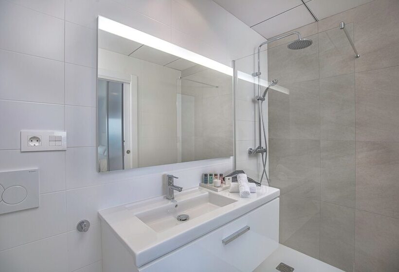 آپارتمان 2 خوابه با چشم‌انداز دریا, Blue Line Apartment