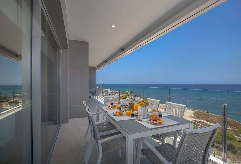 آپارتمان 2 خوابه با چشم‌انداز دریا, Blue Line Apartment