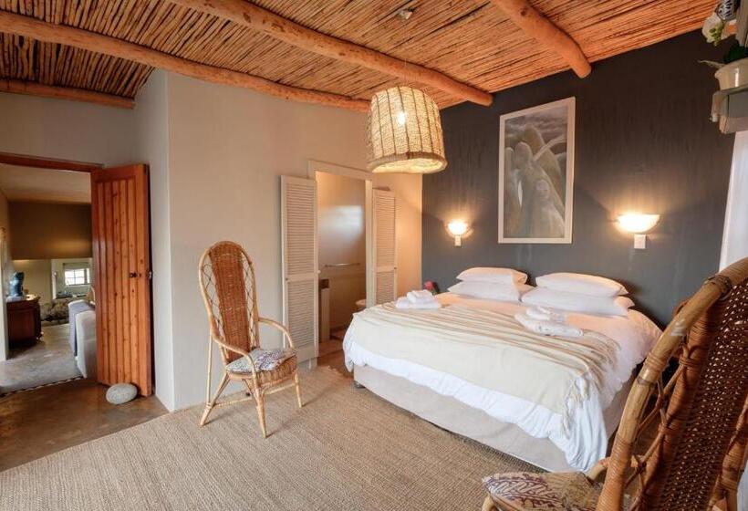 家庭套房, Smugglers' Bnb