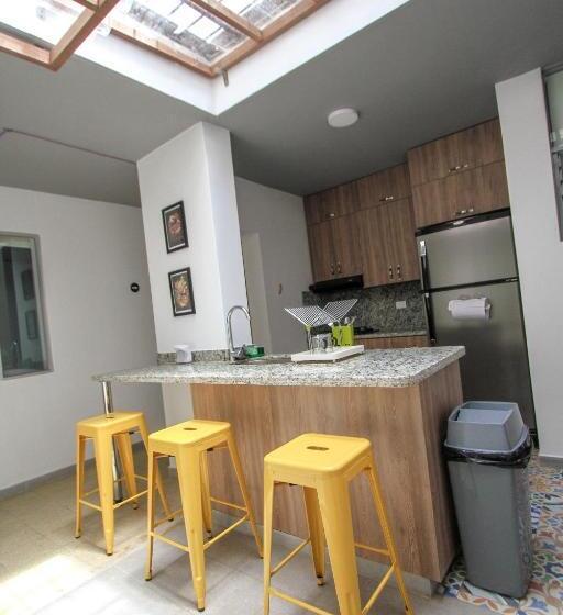 اتاق اکونومی یک تخته, Casa Tuvia