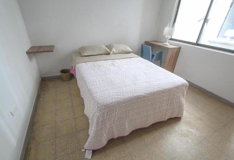 اتاق اکونومی, Casa Tuvia