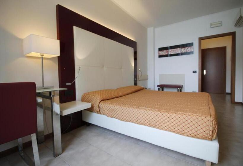 Comfort room with lake view, Europa