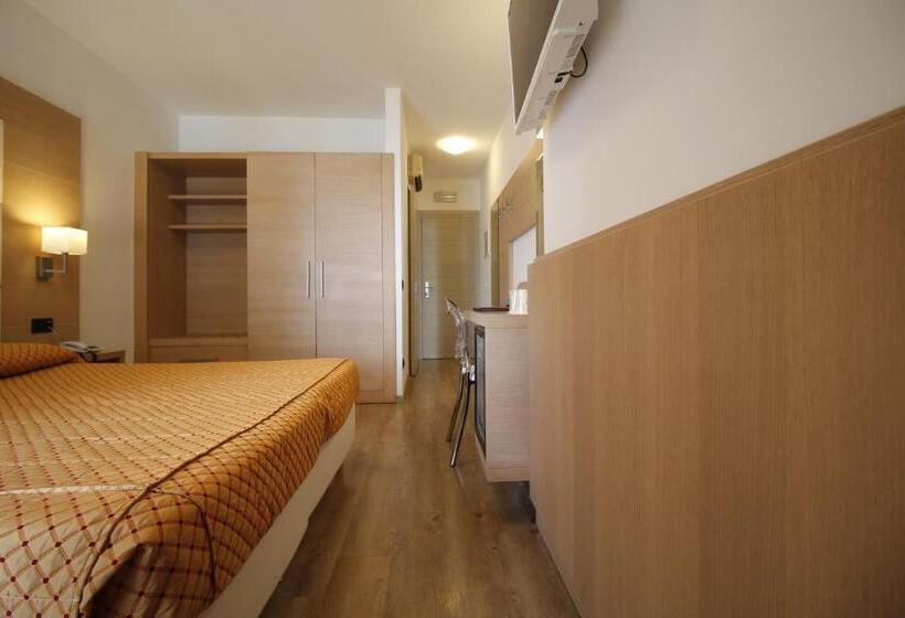 Comfort room with lake view, Europa