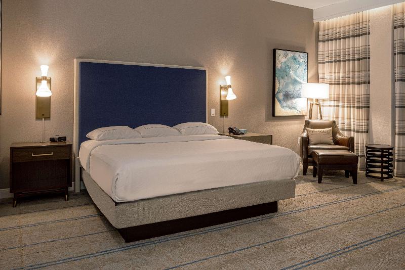 מיטת קינג בסוויטה, Hilton Austin Airport