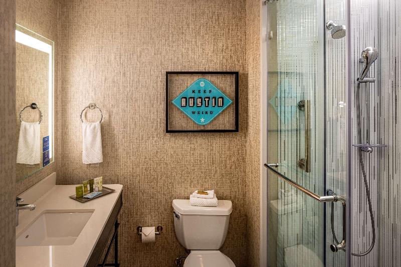 מיטת קינג בסוויטה, Hilton Austin Airport