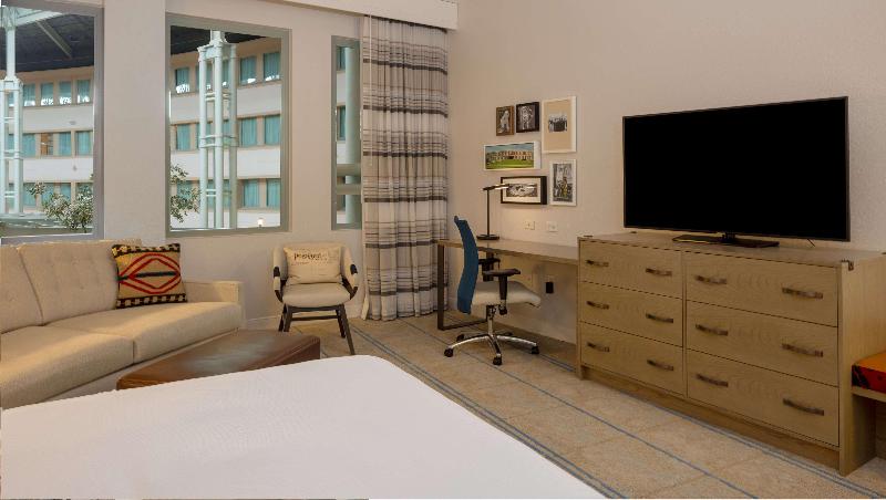 חדר דחוקס עם מיטת קינג, Hilton Austin Airport
