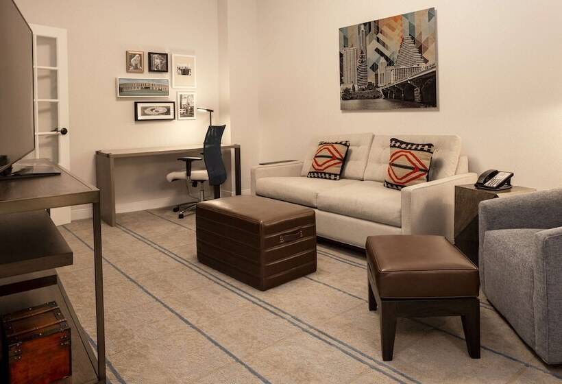 سوییت, Hilton Austin Airport
