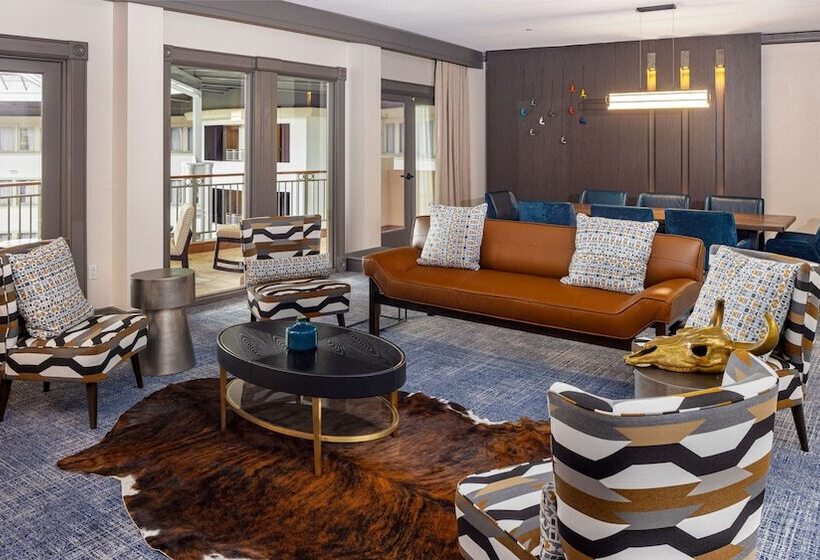 סוויטה, Hilton Austin Airport