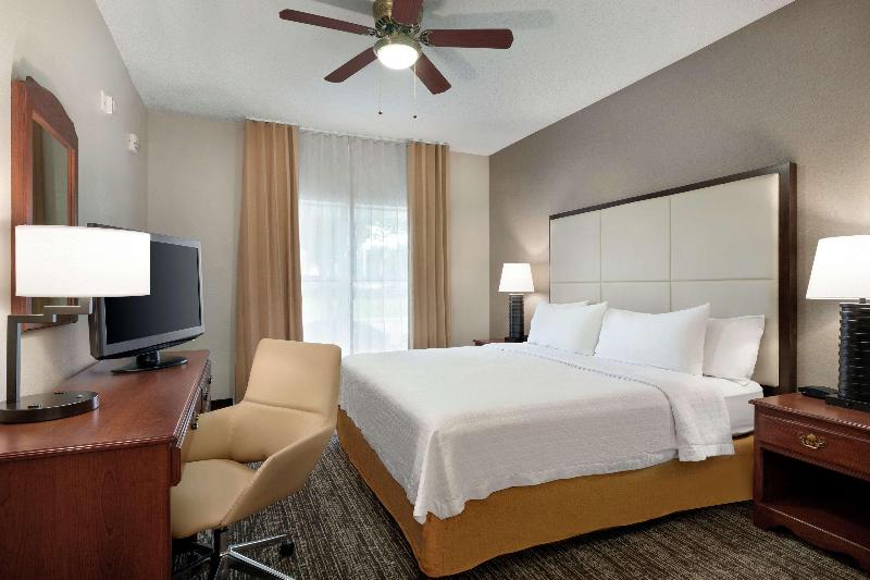 מיטת קינג בסוויטה, Homewood Suites By Hilton Dallasarlington