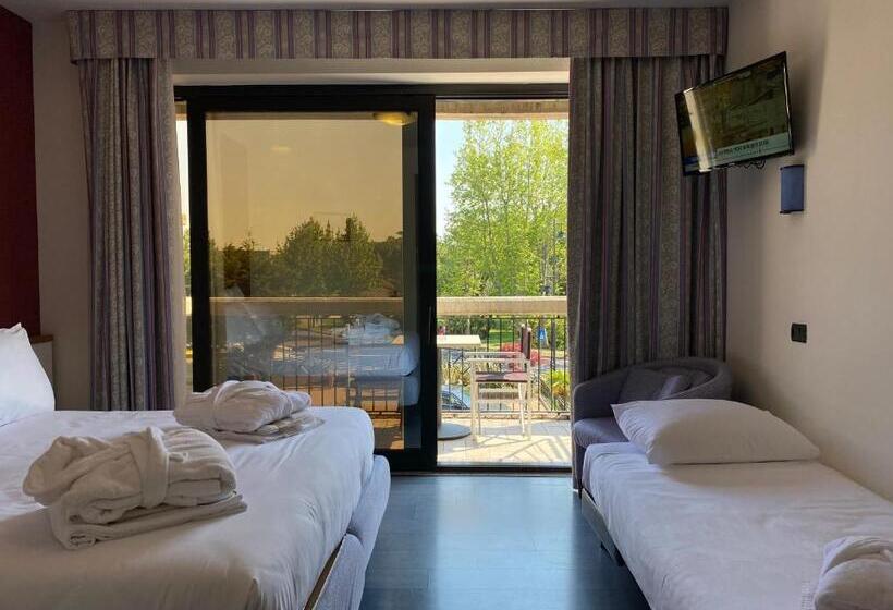 Трехместный Номер Стандарт с Балконом, Alevic Hotel Sirmione
