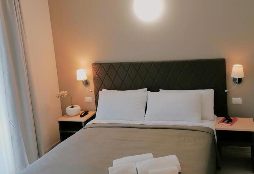 Superior Room with Terrace, Boston