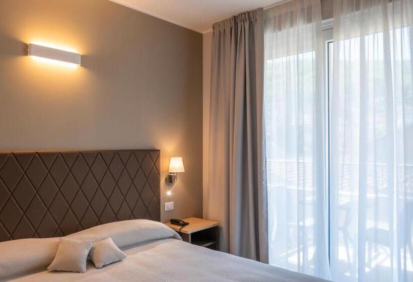 Superior Room with Terrace, Boston