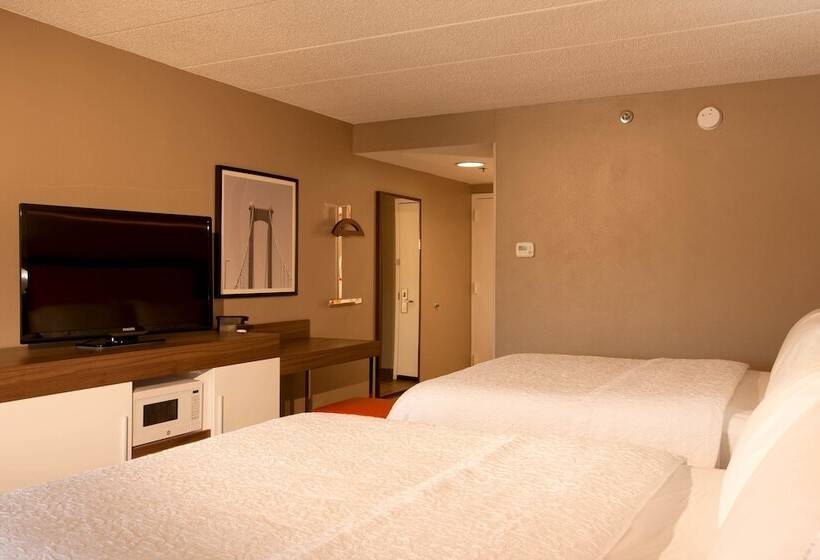 장애인을 위한 스탠다드 룸, Hampton Inn Pennsville