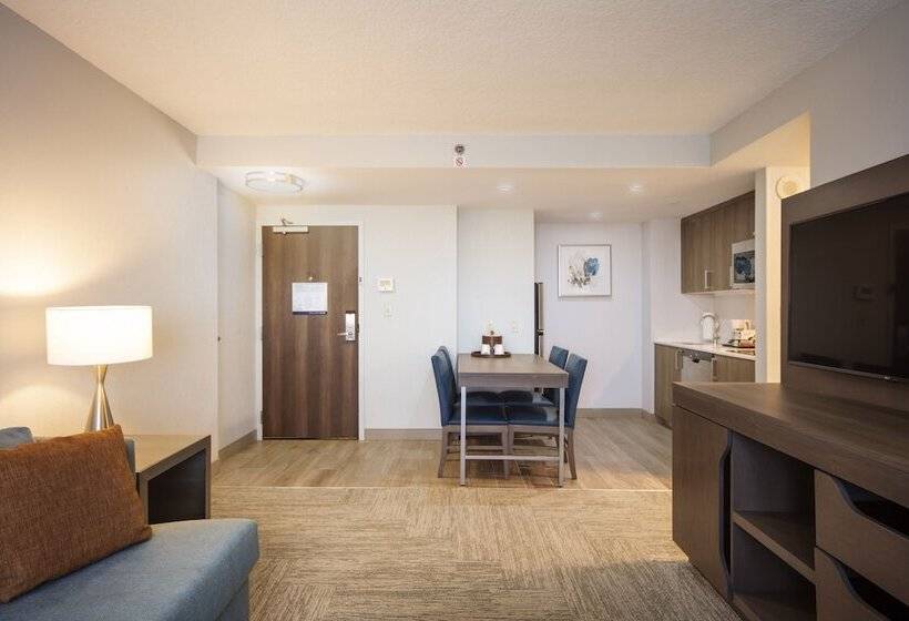 Люкс, Hampton Inn & Suites Miamiairport Southblue Lagoon