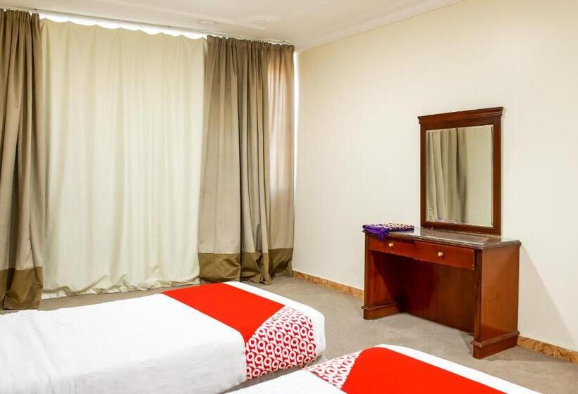اتاق خانوادگی, Oyo 525 Rose Plaza1