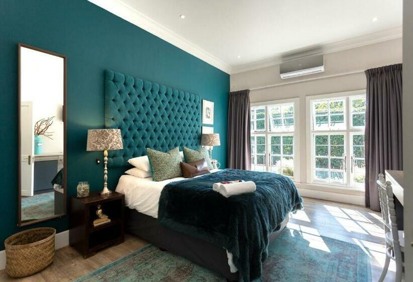 اتاق استاندارد با چشم‌انداز استخر, Taunton Manor