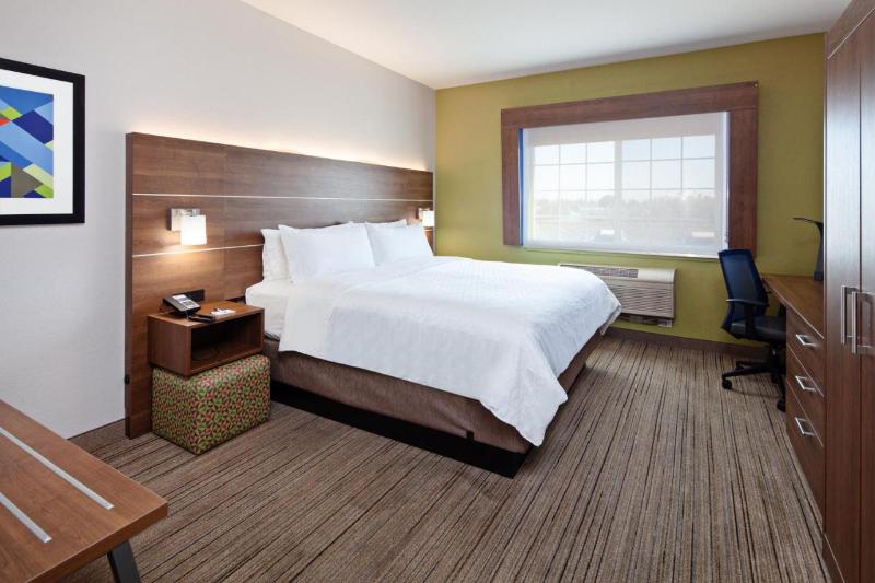 Номер Стандарт Кровать Кинг Адаптированный для Инвалидов, Holiday Inn Express & Suites   Tulare, An Ihg