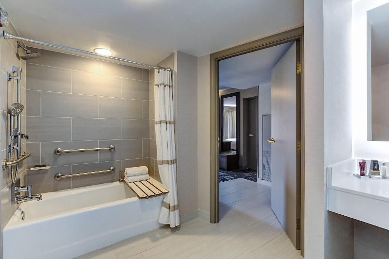 Номер Стандарт Вид на Озеро, Marriott Dallas Las Colinas