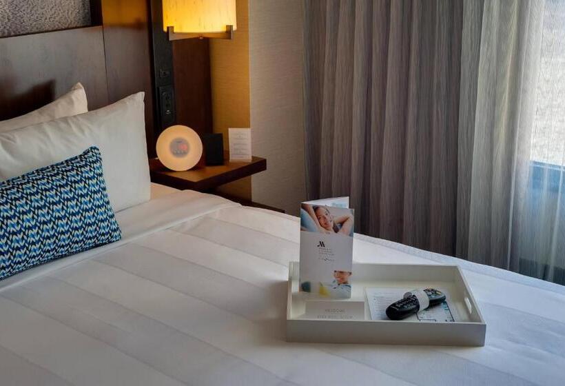 클럽 룸 킹침대, Richmond Marriott Short Pump