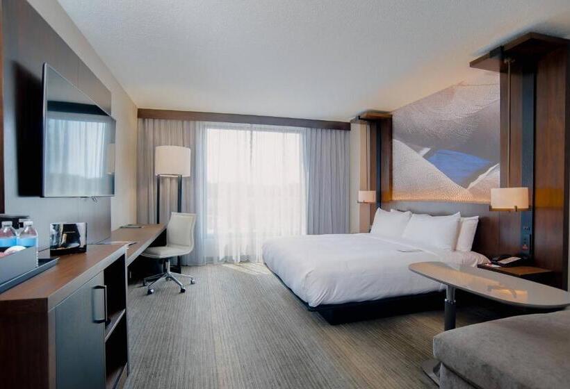 장애인을 위한 킹사이즈 침대 스탠다드 룸, Richmond Marriott Short Pump