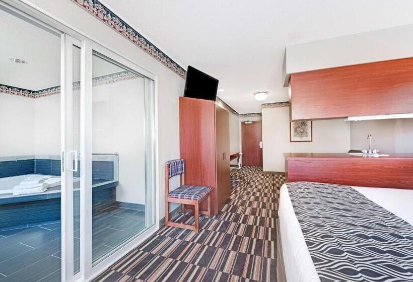 Люкс с гидромассажем, Microtel Inn & Suites Urbandale